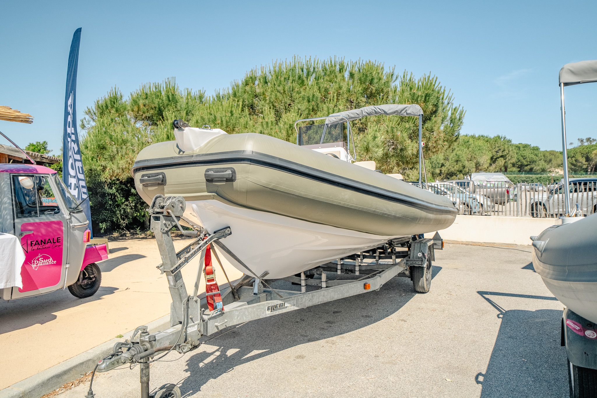 ACULA MARINA 570 - trois quarts avant