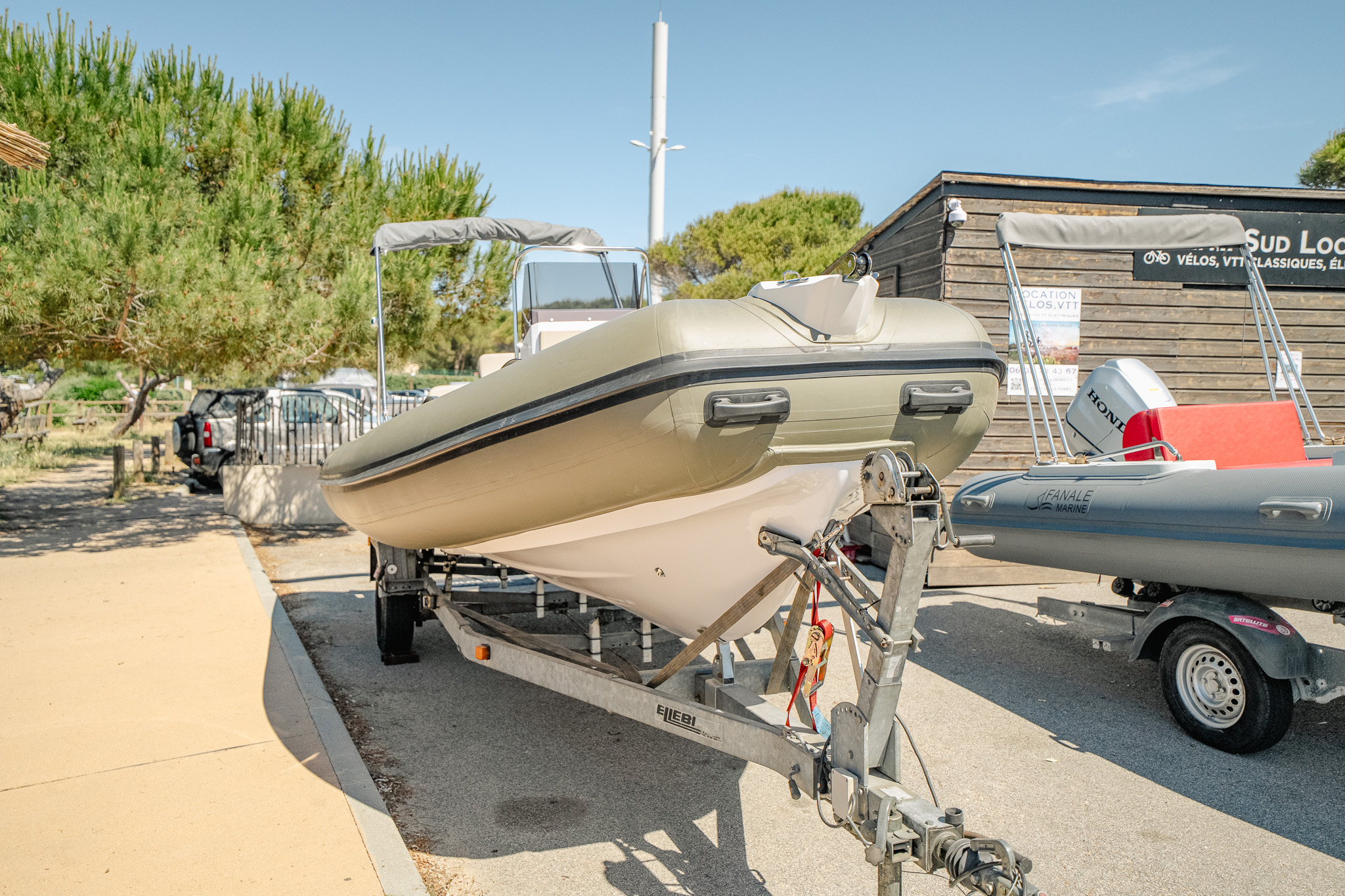 ACULA MARINA 570 - vue plongeante sur le pont