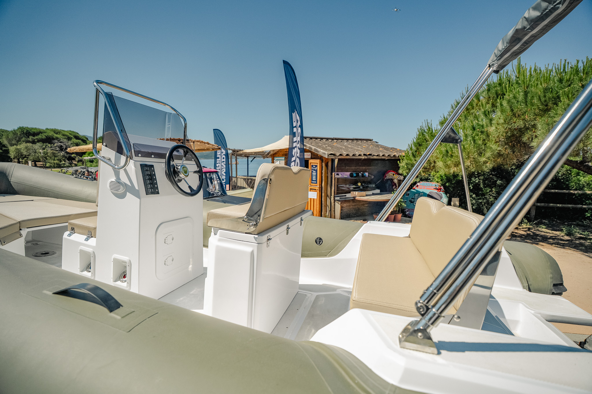ACULA MARINA 570 - poste de pilotage