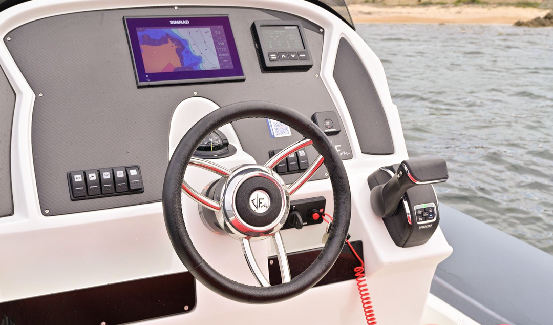 Alpana 820 - poste de pilotage